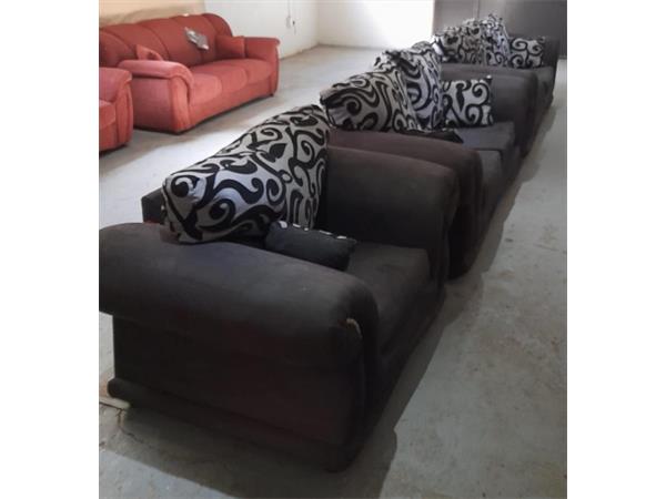 ~/upload/Lots/51517/xu6wasjouuui4/Lot 065 1x 2 Seater couch_t600x450.jpg